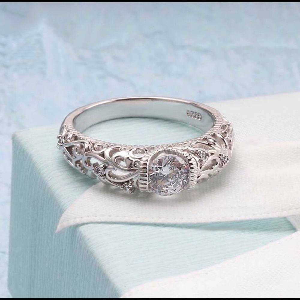 vintage palace detail diamond ring